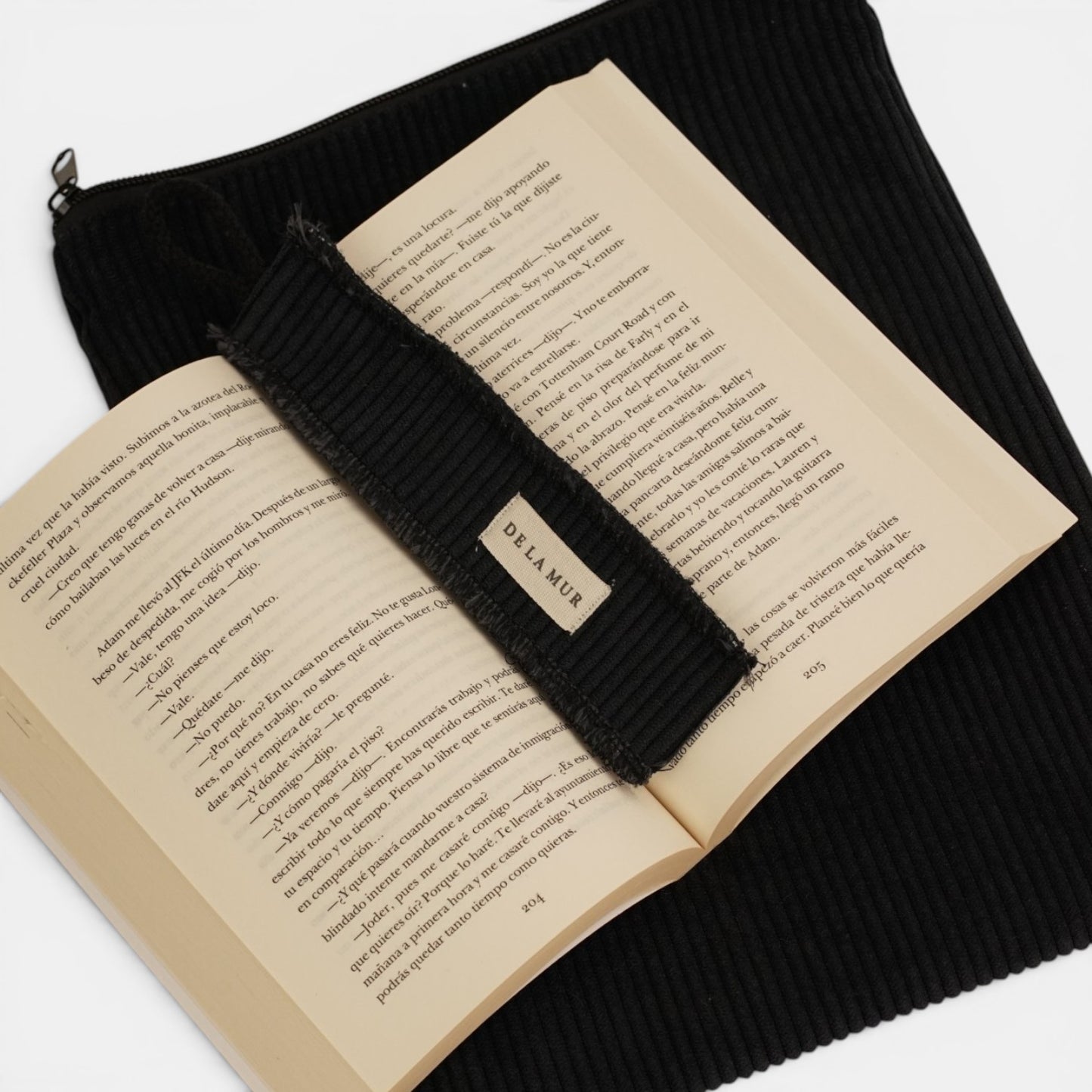 Buchcover mit Lesezeichen NIT