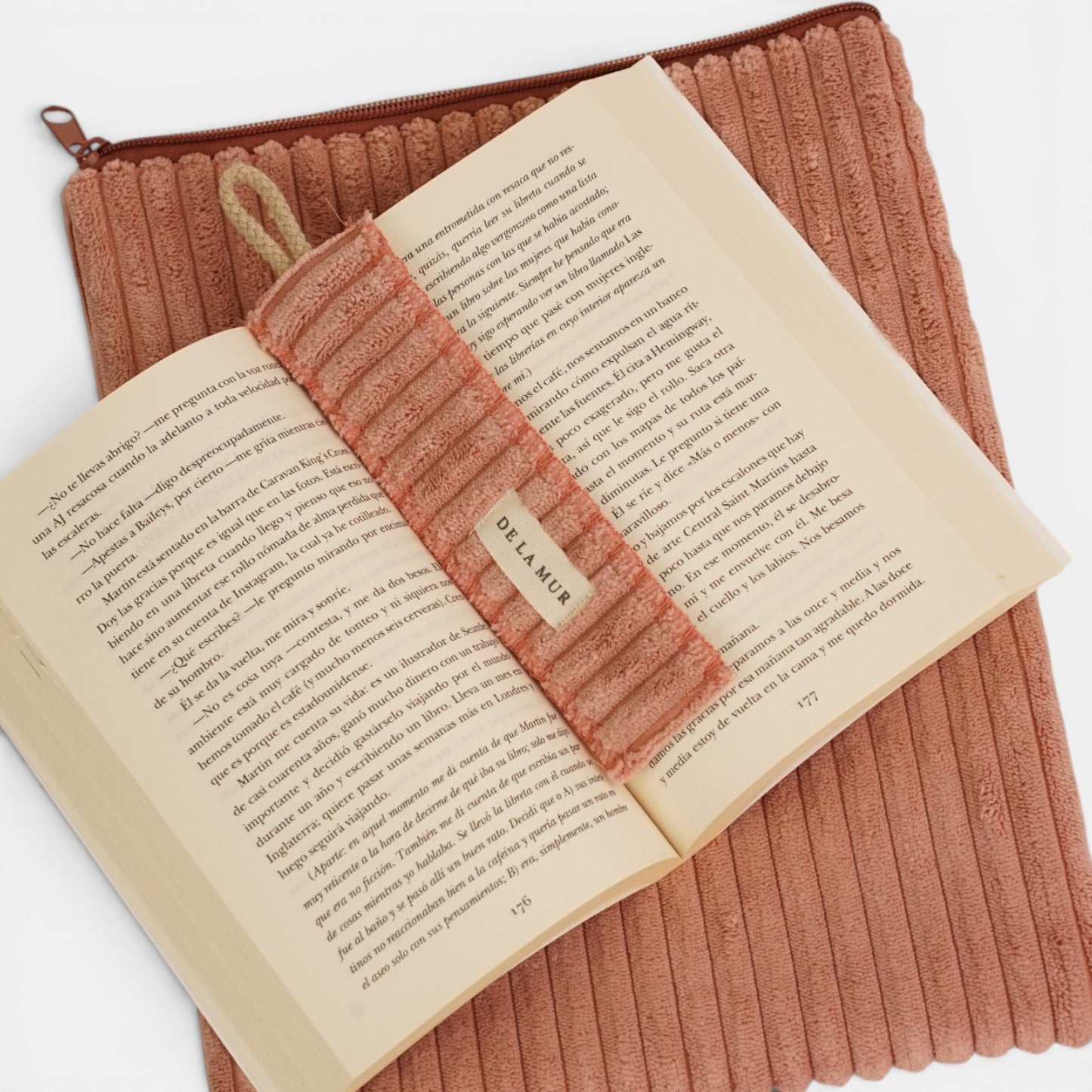 Buchcover mit Lesezeichen CREPE