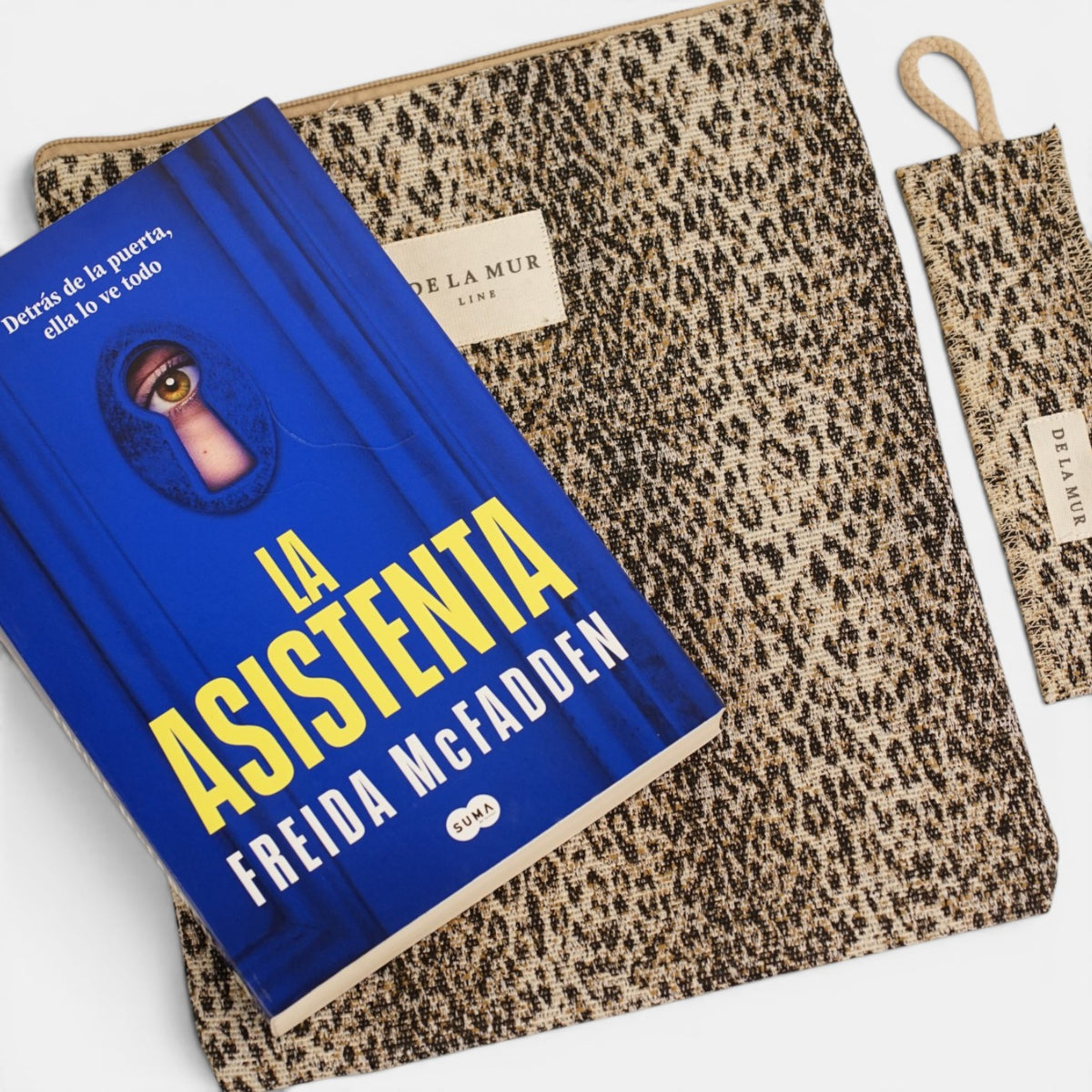 Buchcover mit Lesezeichen LEO